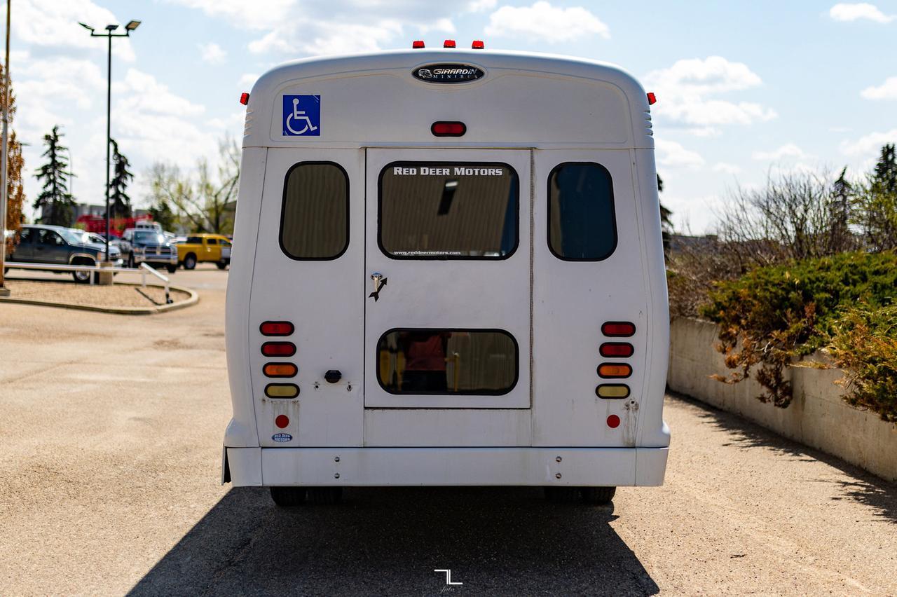 2001 Ford E-450 Cutaway Bus Wheelchair Lift Red Deer AB