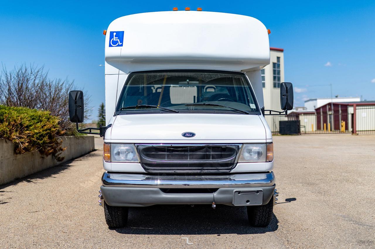 2001 Ford E-450 Cutaway Bus Wheelchair Lift Red Deer AB