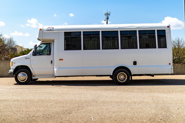 2001 Ford E-450 Cutaway Bus Wheelchair Lift Red Deer AB
