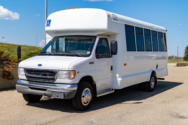 2001 Ford E-450 Cutaway Bus Wheelchair Lift Red Deer AB