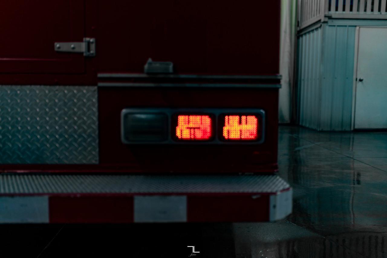 2001 Ford F-550 4x4 Reg Cab XLT Service Body Diesel Red Deer AB