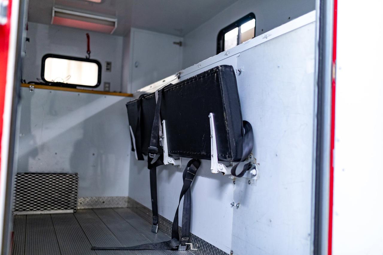 2001 Ford F-550 4x4 Reg Cab XLT Service Body Diesel Red Deer AB