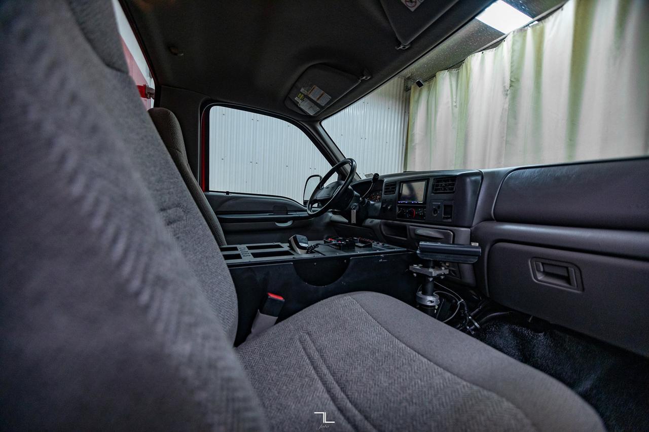 2001 Ford F-550 4x4 Reg Cab XLT Service Body Diesel Red Deer AB