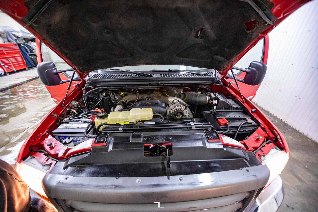 2001 Ford F-550 4x4 Reg Cab XLT Service Body Diesel Red Deer AB