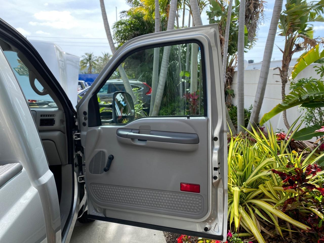 2001 Ford Super Duty F-350 DRW DUALLY XL 1 OWNER LOW MILES 14,269 Pompano Beach FL