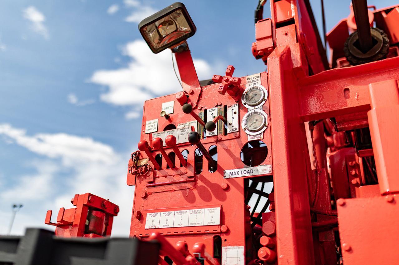 2001 Freightliner FL80 4x4 Auger/Drill Derrick Truck Red Deer AB