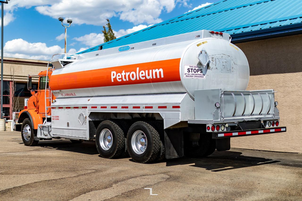 2001 Freightliner FLD 120 T/A Fuel Truck Diesel Red Deer AB