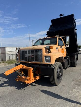 GMC C7500 Dump Truck  2001