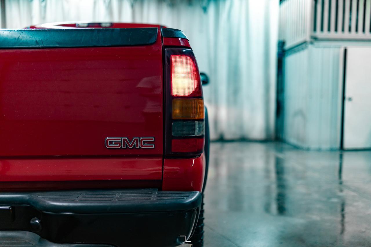 2001 GMC Sierra 1500 4x2 Reg Cab SL Short Box Red Deer AB