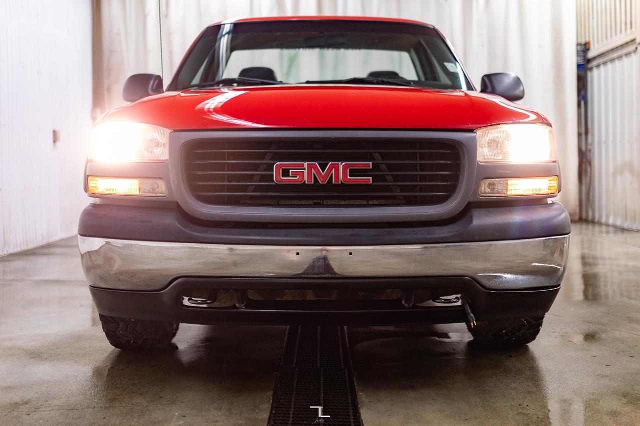 2001 GMC Sierra 1500 4x2 Reg Cab SL Short Box Red Deer AB