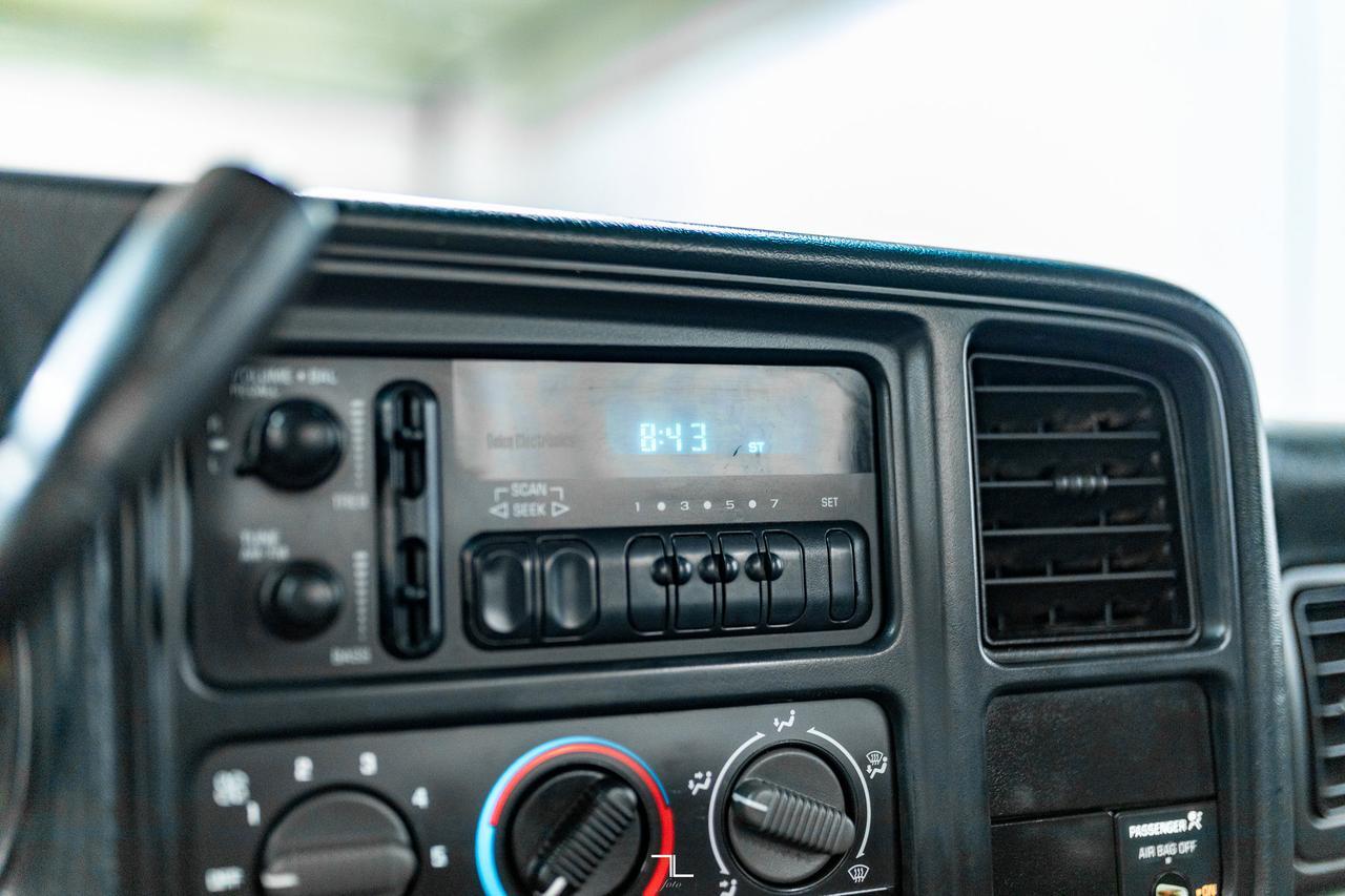 2001 GMC Sierra 1500 4x2 Reg Cab SL Short Box Red Deer AB