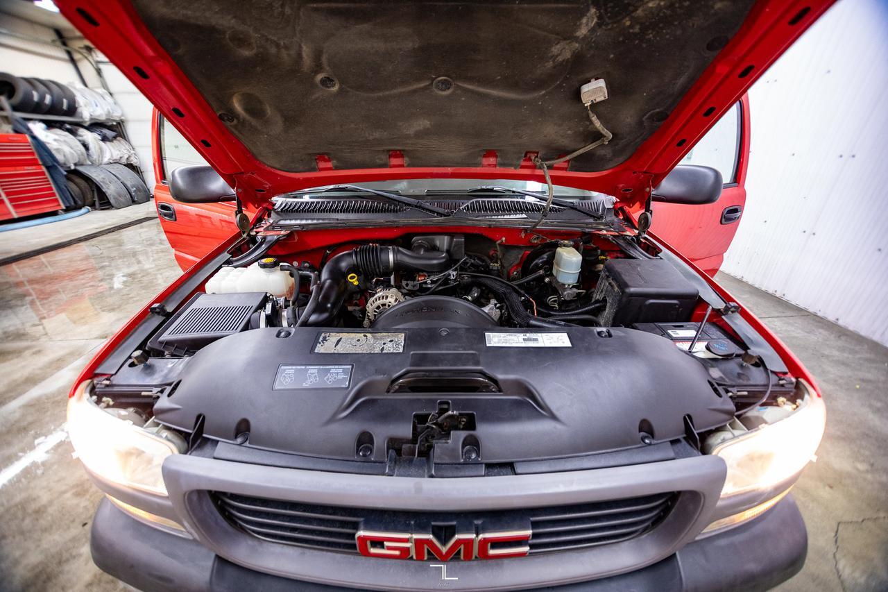 2001 GMC Sierra 1500 4x2 Reg Cab SL Short Box Red Deer AB