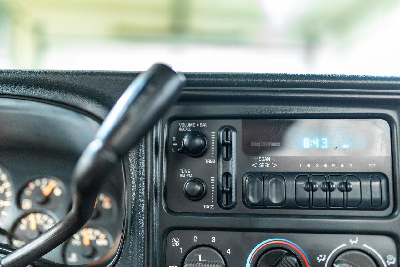 2001 GMC Sierra 1500 4x2 Reg Cab SL Short Box Red Deer AB