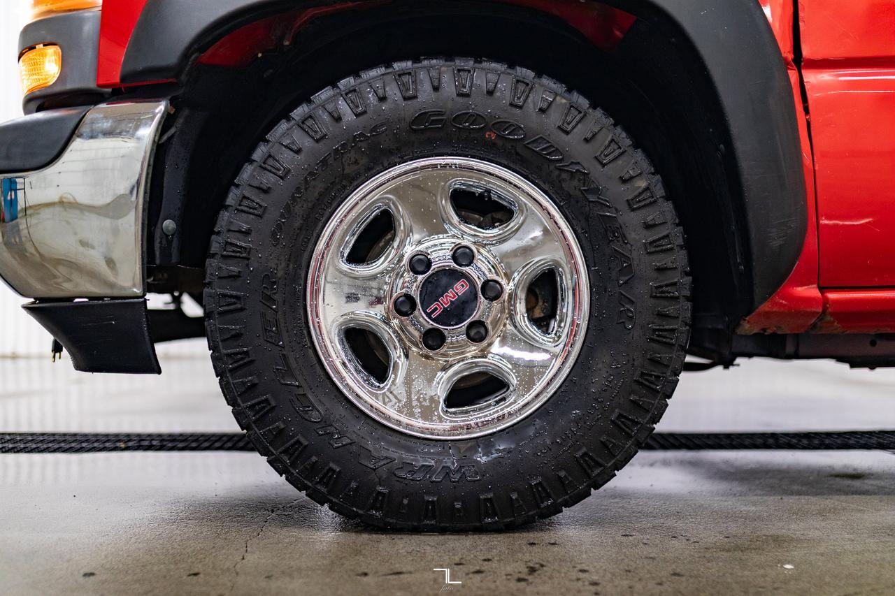 2001 GMC Sierra 1500 4x2 Reg Cab SL Short Box Red Deer AB