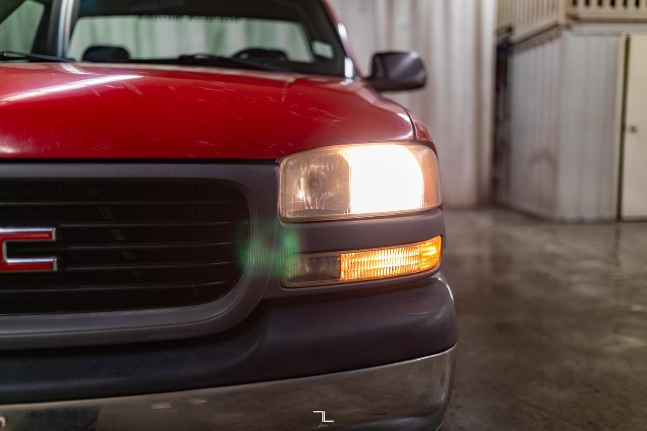 2001 GMC Sierra 1500 4x2 Reg Cab SL Short Box Red Deer AB
