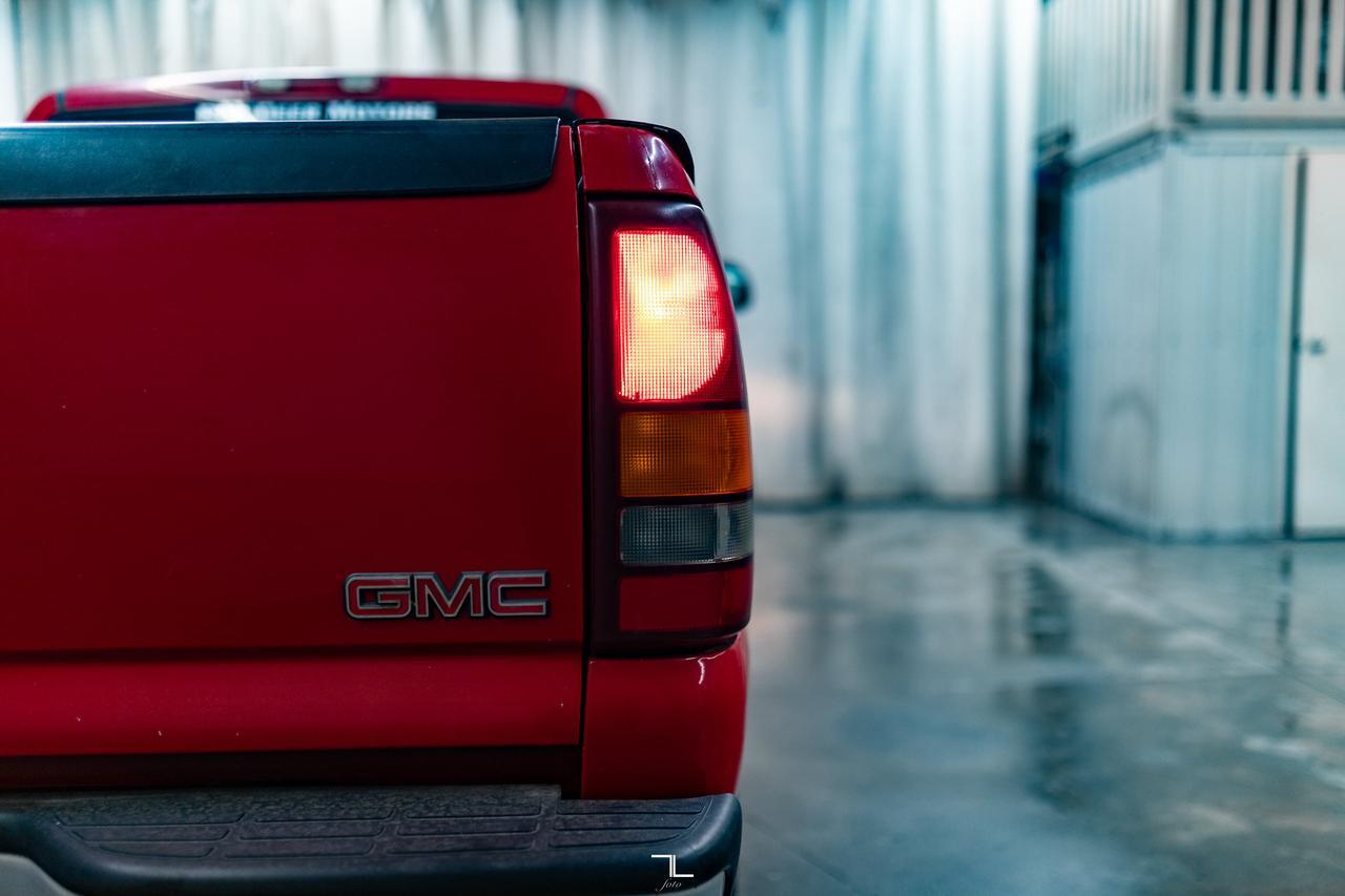 2001 GMC Sierra 1500 4x2 Reg Cab SL Short Box Red Deer AB
