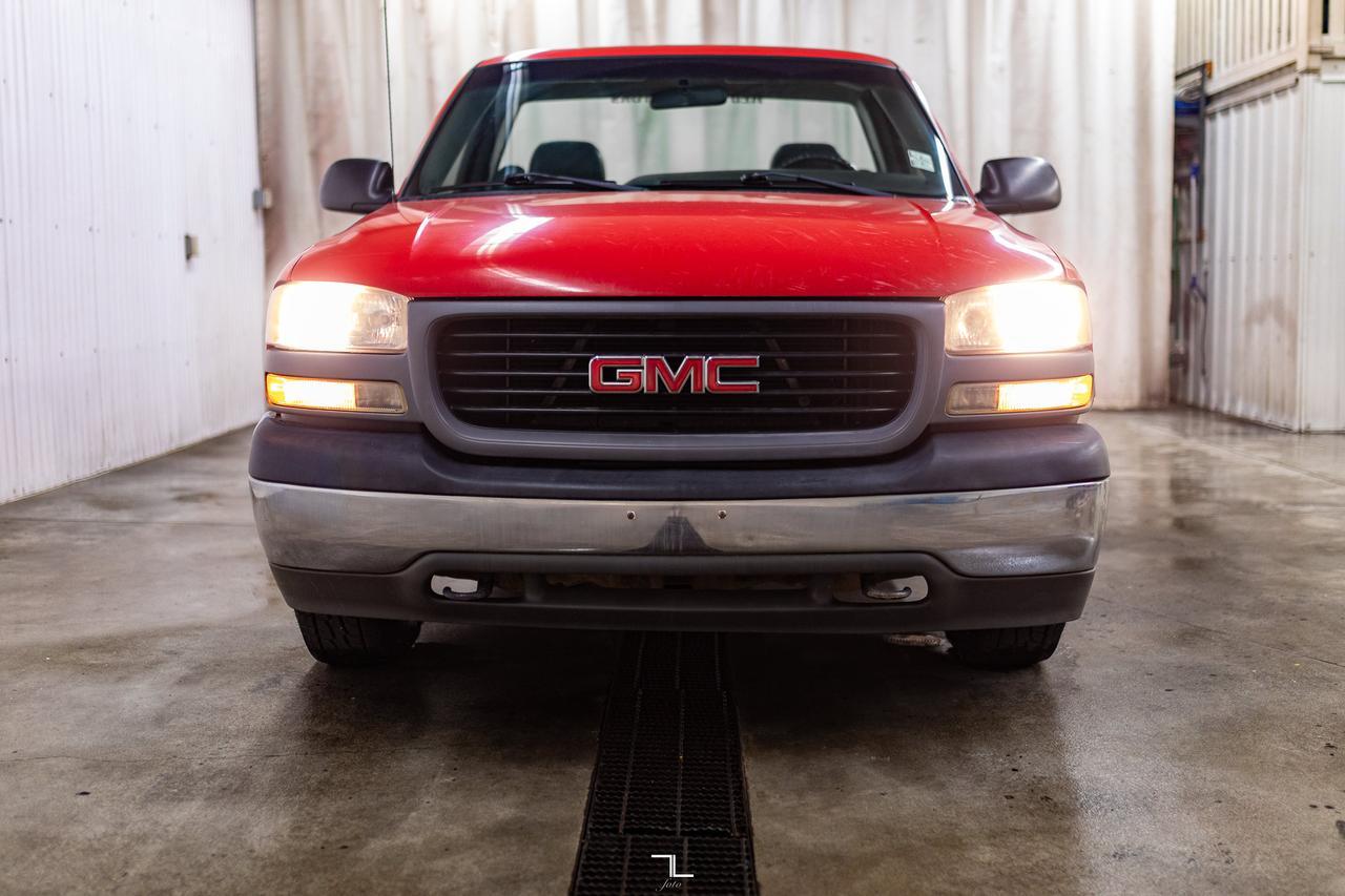 2001 GMC Sierra 1500 4x2 Reg Cab SL Short Box Red Deer AB