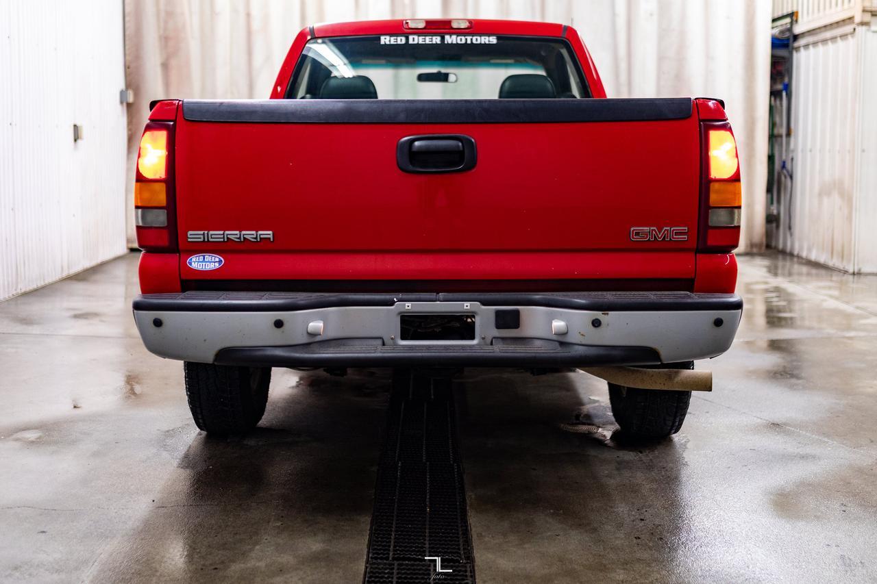 2001 GMC Sierra 1500 4x2 Reg Cab SL Short Box Red Deer AB