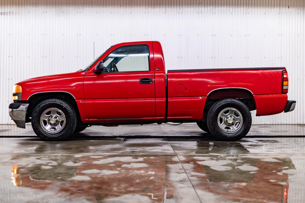 2001 GMC Sierra 1500 4x2 Reg Cab SL Short Box Red Deer AB