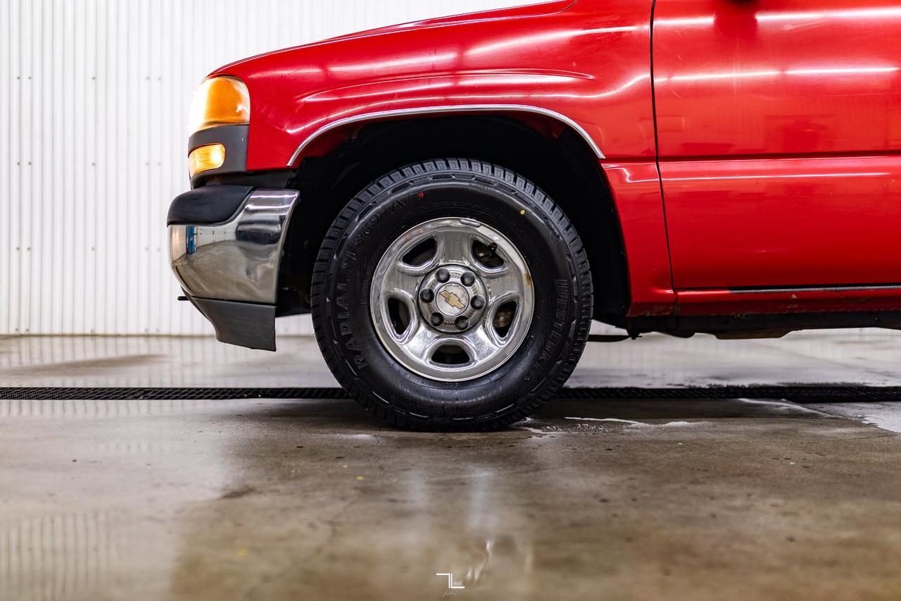 2001 GMC Sierra 1500 4x2 Reg Cab SL Short Box Red Deer AB
