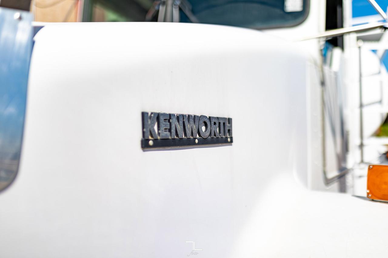 2001 Kenworth T-800 T/A Water Tank CAT C15 Red Deer AB