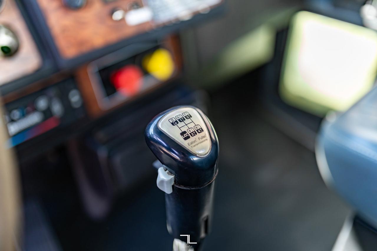 2001 Kenworth T-800 T/A Water Tank CAT C15 Red Deer AB