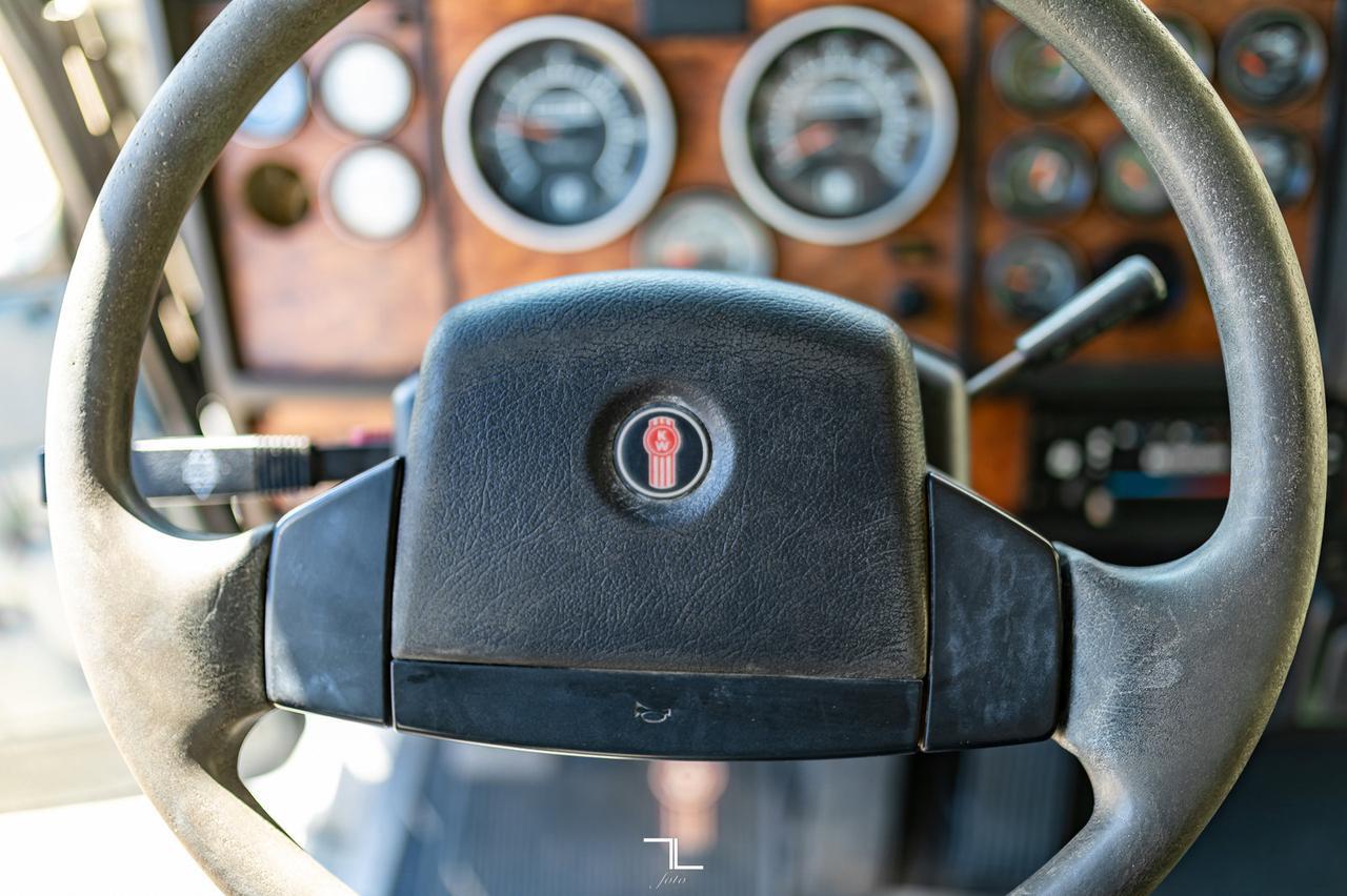 2001 Kenworth T-800 T/A Water Tank CAT C15 Red Deer AB