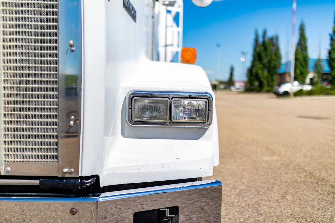 2001 Kenworth T-800 T/A Water Tank CAT C15 Red Deer AB