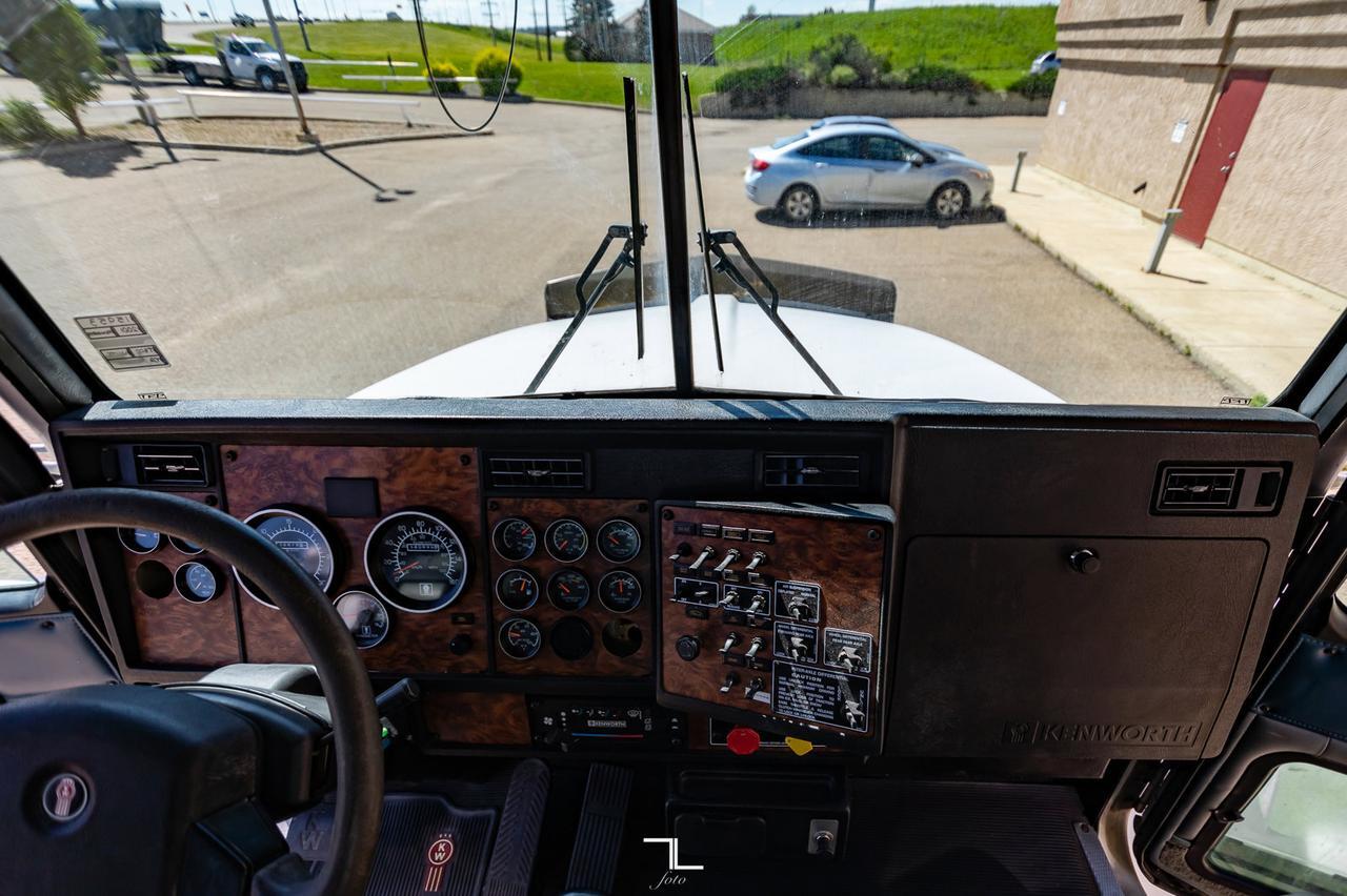 2001 Kenworth T-800 T/A Water Tank CAT C15 Red Deer AB
