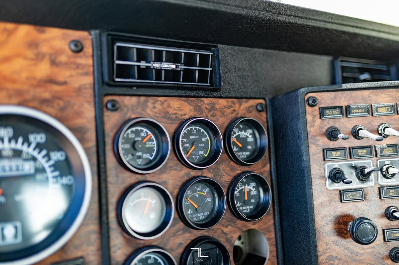 2001 Kenworth T-800 T/A Water Tank CAT C15 Red Deer AB