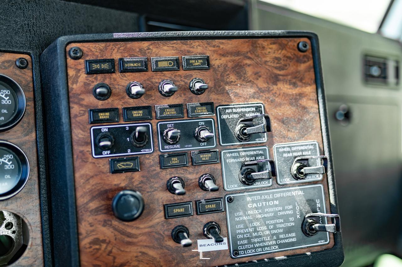 2001 Kenworth T-800 T/A Water Tank CAT C15 Red Deer AB