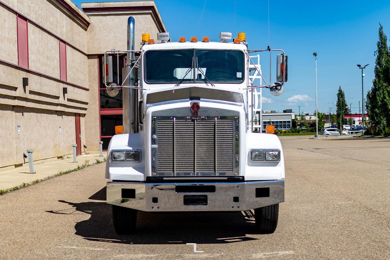 2001 Kenworth T-800 T/A Water Tank CAT C15 Red Deer AB
