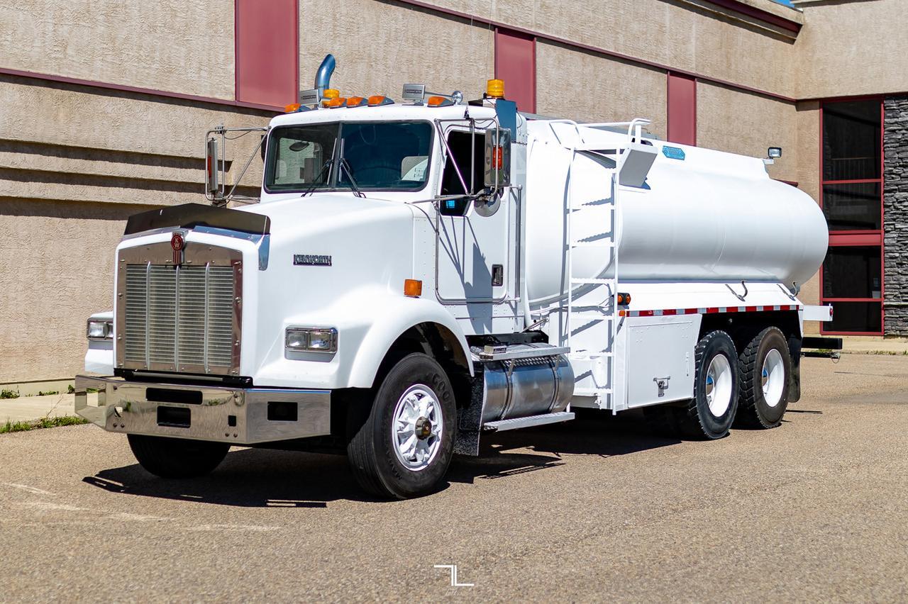2001 Kenworth T-800 T/A Water Tank CAT C15 Red Deer AB