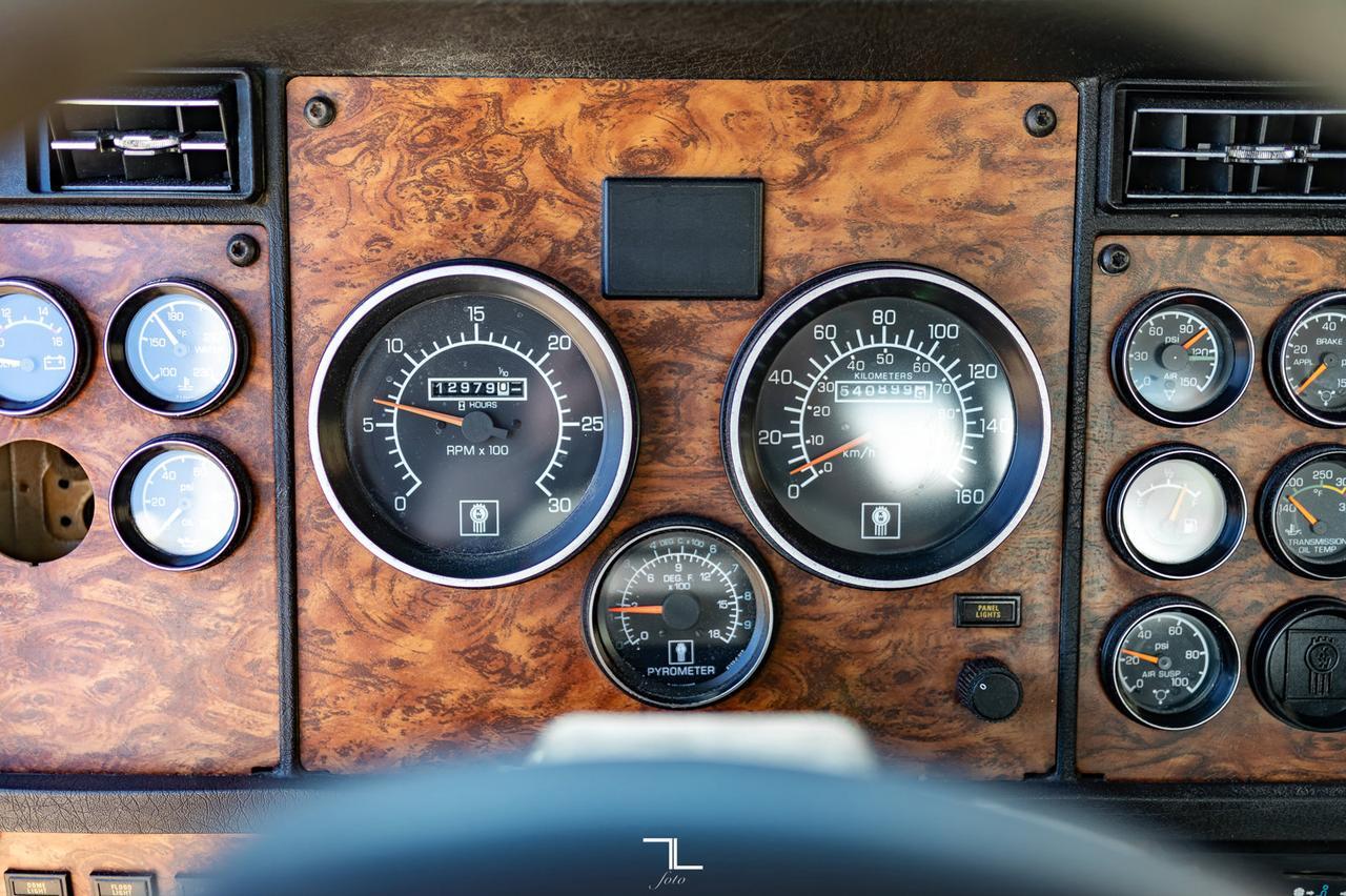 2001 Kenworth T-800 T/A Water Tank CAT C15 Red Deer AB