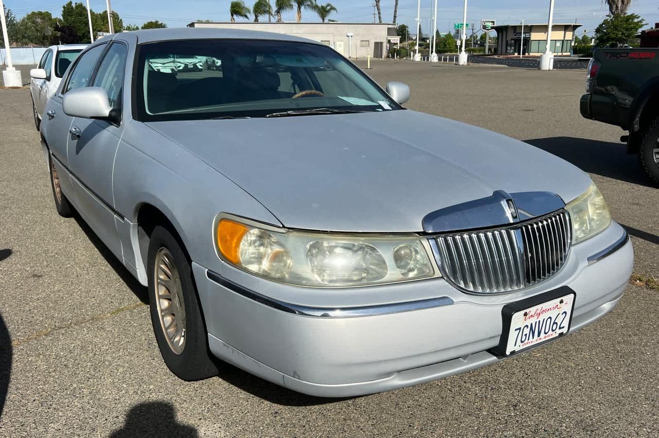 2001 Lincoln Town Car Cartier