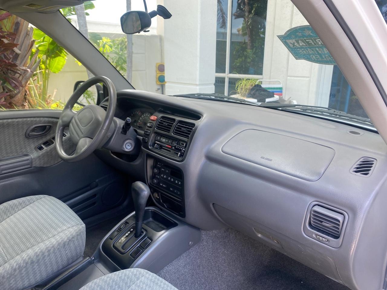 2001 Suzuki Vitara JLS LOW 35,130 1 OWNER Pompano Beach FL