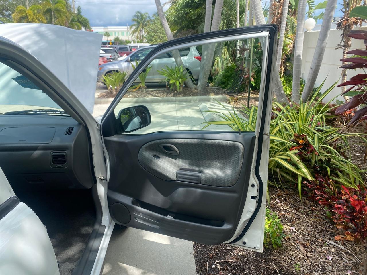 2001 Suzuki Vitara JLS LOW 35,130 1 OWNER Pompano Beach FL