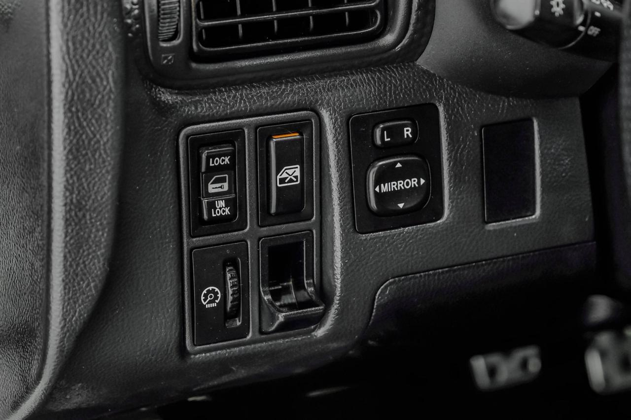 2001 Toyota MR2 Spyder LEATHER STEERING WHEEL REMOTE KEYLESS ENTRY POWER EQUIPMENT ALLOY WHEELS Carrollton TX