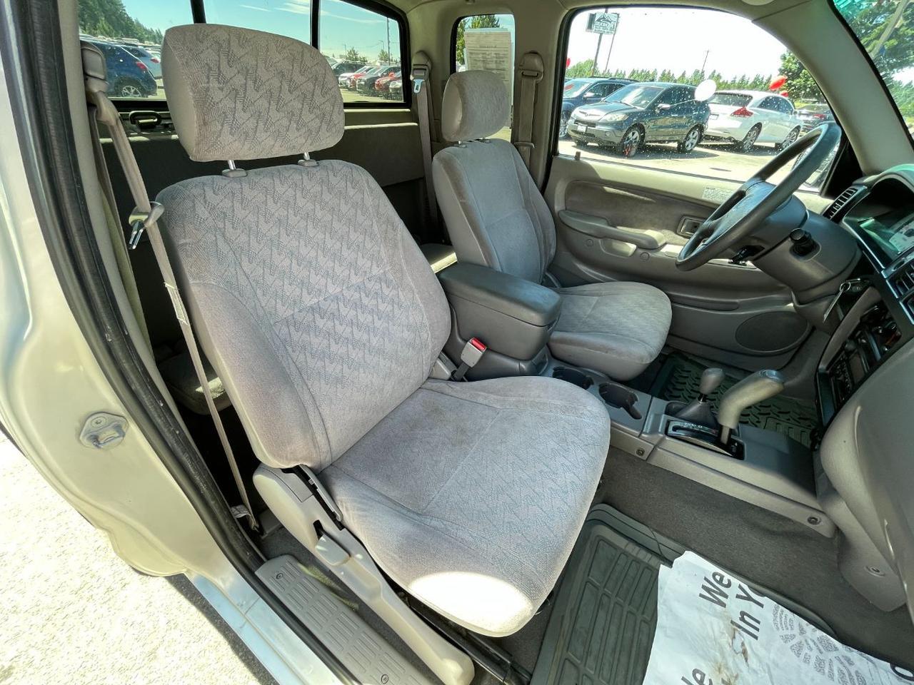 2001 Toyota Tacoma Base V6 Hayden ID