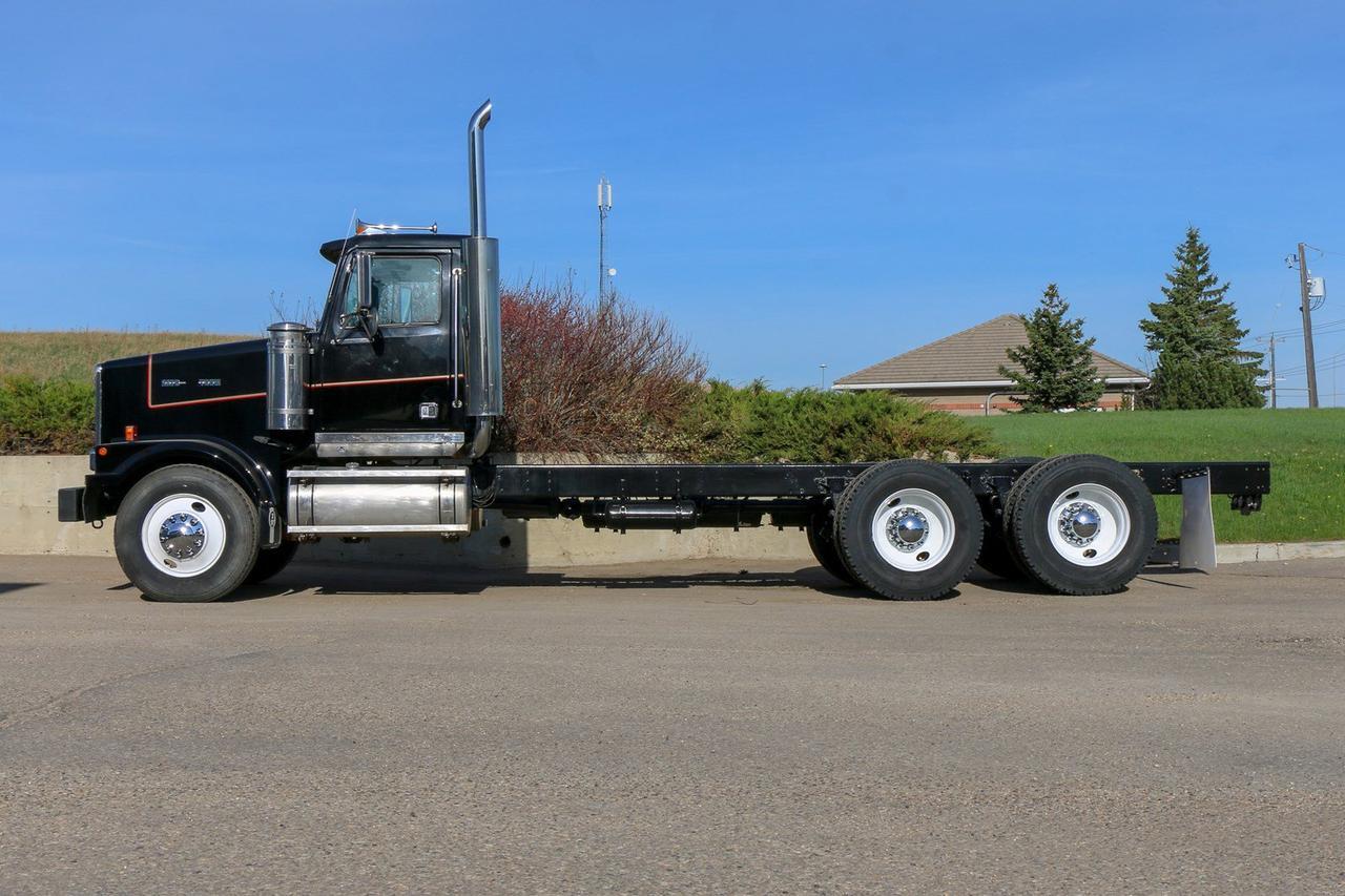 2001 WESTERN STAR 4900 TANDEM DAYCAB Red Deer AB