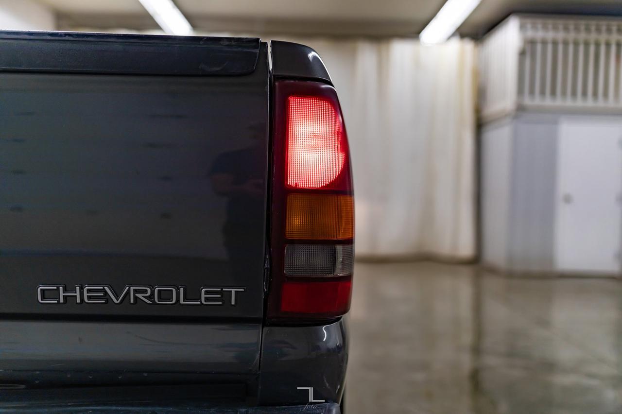 2002 Chevrolet Silverado 2500 4x4 Ext Cab LS Longbox Diesel Red Deer AB