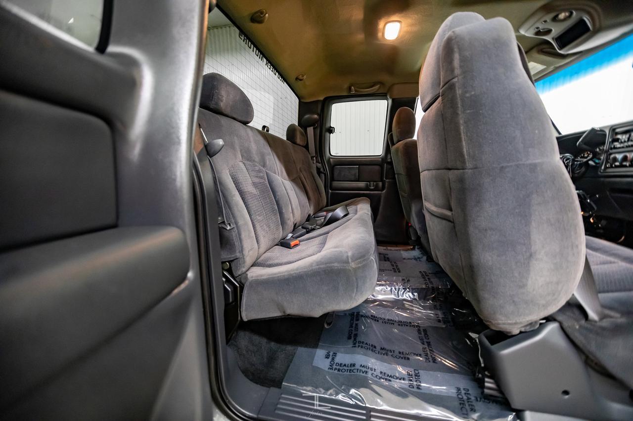 2002 Chevrolet Silverado 2500 4x4 Ext Cab LS Longbox Diesel Red Deer AB