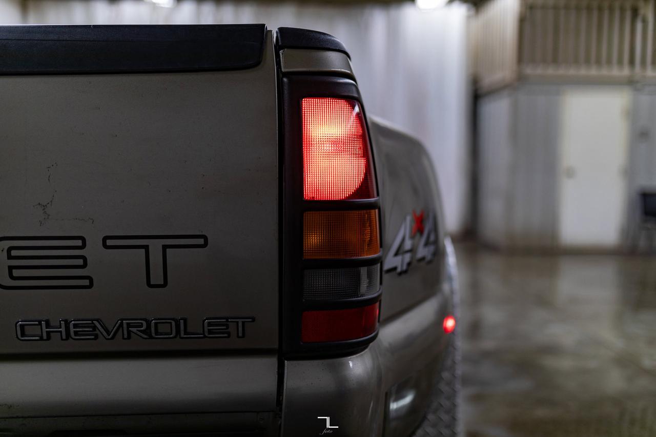 2002 Chevrolet Silverado 3500 4x4 Crew Cab LTZ Diesel Dually Manual Leather Red Deer AB