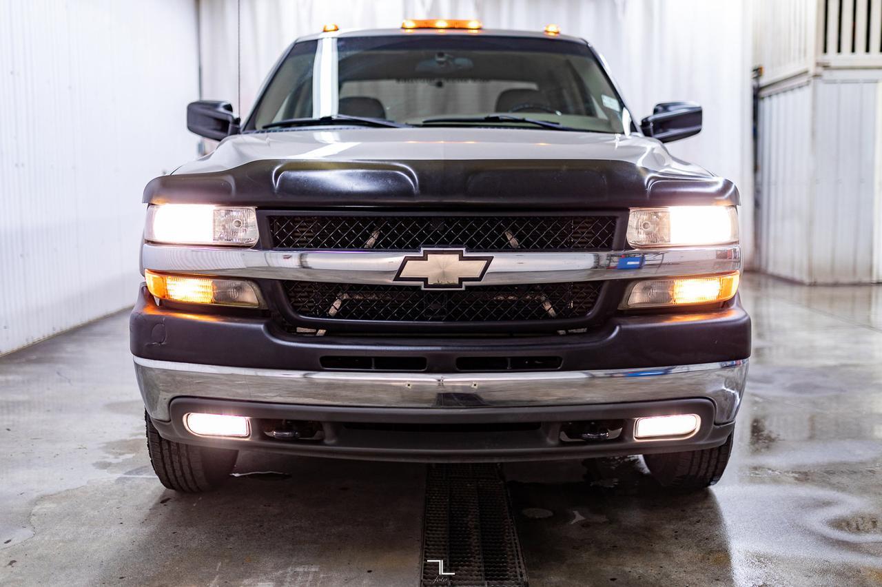 2002 Chevrolet Silverado 3500 4x4 Crew Cab LTZ Diesel Dually Manual Leather Red Deer AB