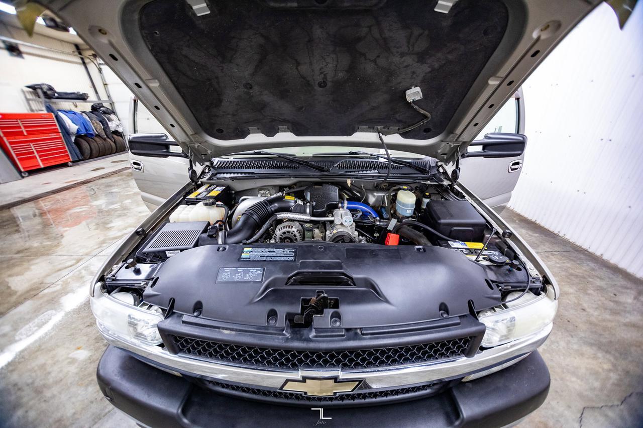 2002 Chevrolet Silverado 3500 4x4 Crew Cab LTZ Diesel Dually Manual Leather Red Deer AB