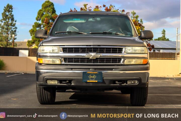 2002 Chevrolet Suburban 1500 photo 2