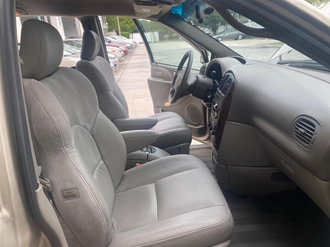 2002 Chrysler Town & Country Limited LOW MILES 54,870 Pompano Beach FL