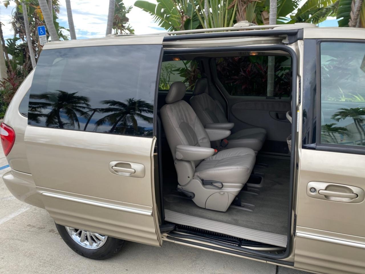 2002 Chrysler Town & Country Limited LOW MILES 54,870 Pompano Beach FL