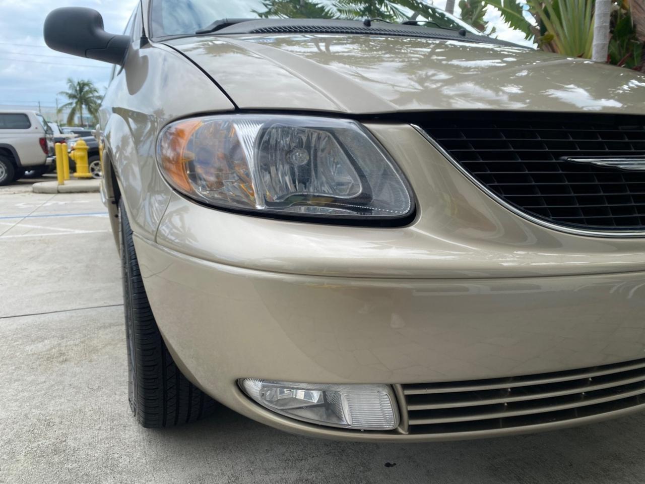 2002 Chrysler Town & Country Limited LOW MILES 54,870 Pompano Beach FL