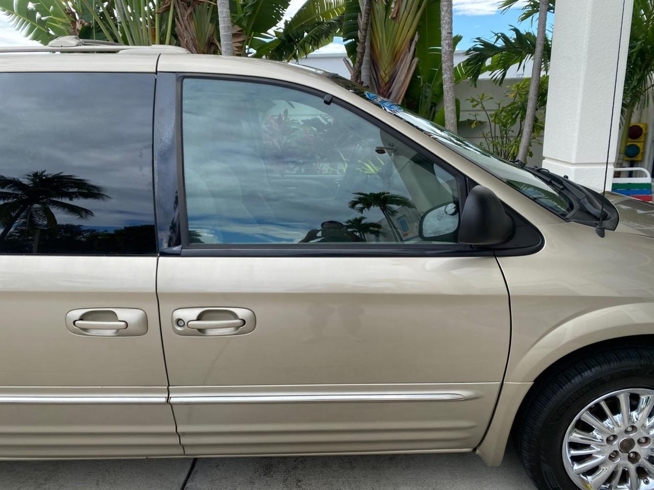 2002 Chrysler Town & Country Limited LOW MILES 54,870 Pompano Beach FL